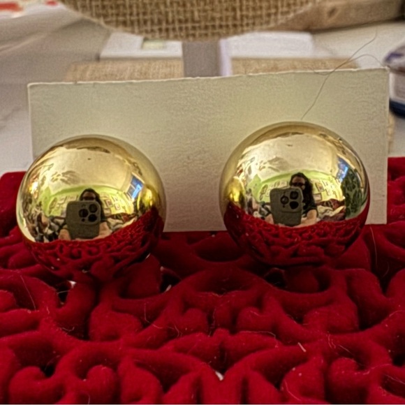 ⚜️3 for $30⚜️ Vintage Double Sided Gold Tone Ball Stud Earrings - Picture 6 of 12
